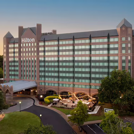hilton-exterior-dusk hilton-exterior-dusk